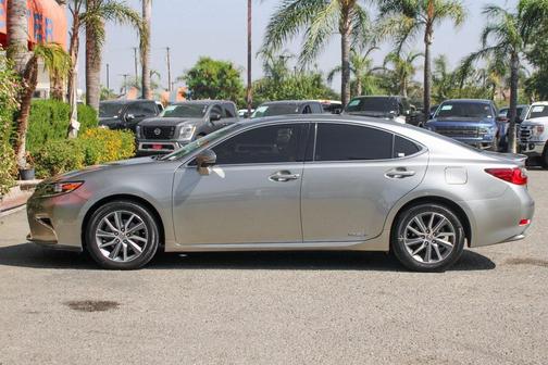 2017 Lexus ES 300h Base