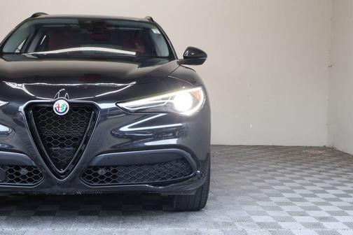 Vulcano Black Metallic 2020 Alfa Romeo Stelvio Base