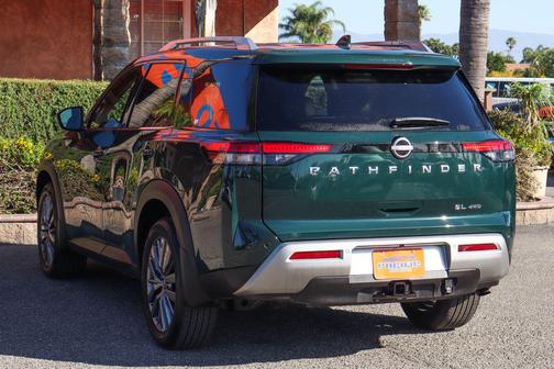 2025 Nissan Pathfinder SL 4WD