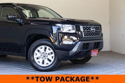 Super Black 2022 Nissan Frontier SV