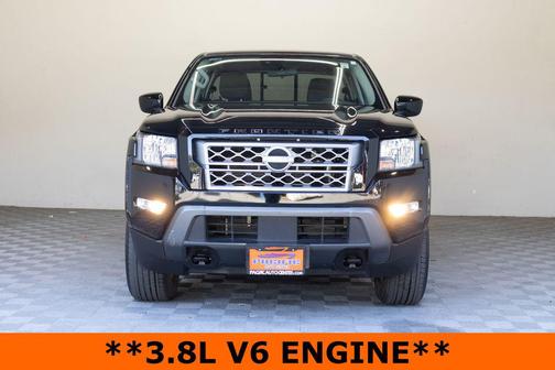 Super Black 2022 Nissan Frontier SV