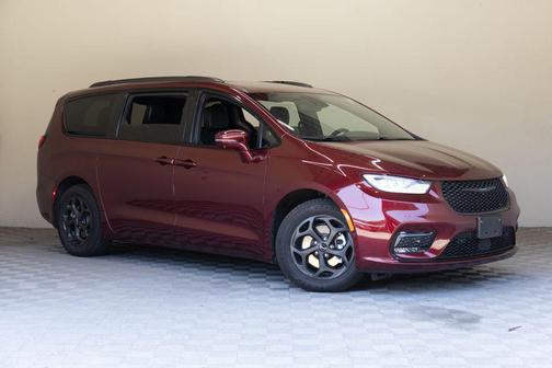 Velvet Red Pearlcoat 2021 Chrysler Pacifica Hybrid Limited