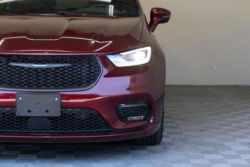 Velvet Red Pearlcoat 2021 Chrysler Pacifica Hybrid Limited