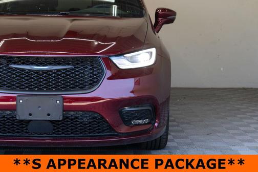 Velvet Red Pearlcoat 2021 Chrysler Pacifica Hybrid Limited