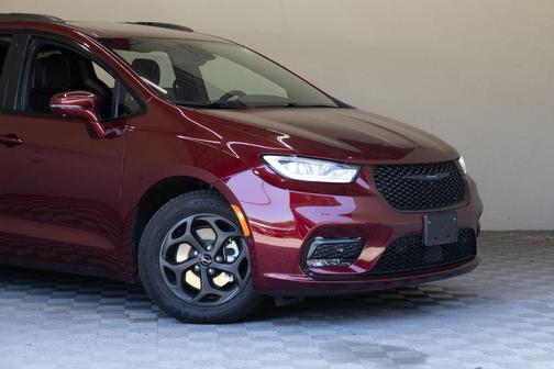 Velvet Red Pearlcoat 2021 Chrysler Pacifica Hybrid Limited