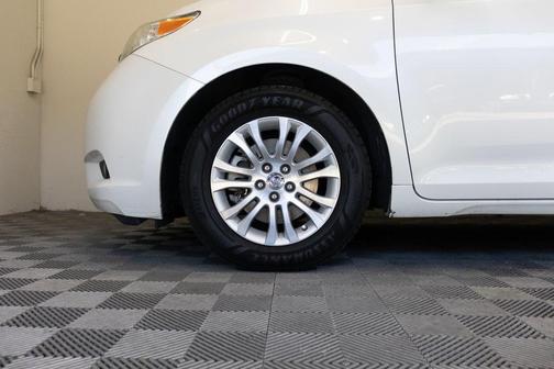 2017 Toyota Sienna XLE Premium