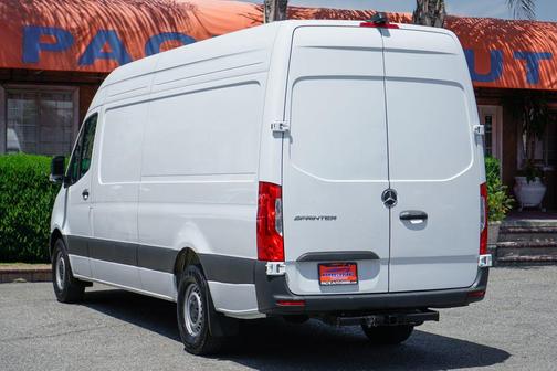 White 2024 Mercedes-Benz Sprinter 2500 Cargo 170 WB