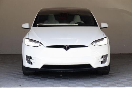 Pearl White Multi-Coat 2018 Tesla Model X 75D