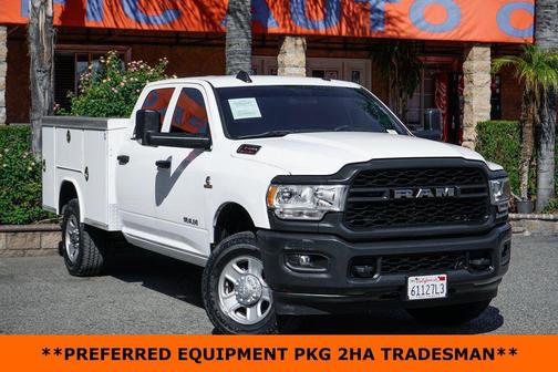 2022 RAM 3500 Tradesman Crew Cab 4x4 8' Box