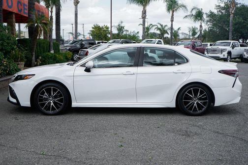 Ice Cap 2023 Toyota Camry SE