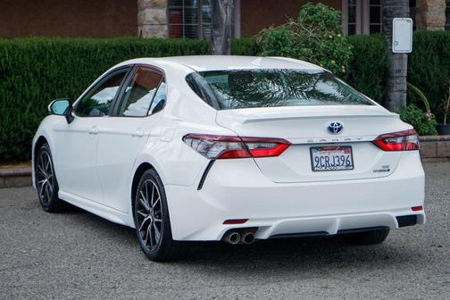 Ice Cap 2023 Toyota Camry SE