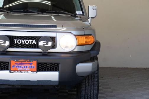 Silver Fresco Metallic 2011 Toyota FJ Cruiser Base