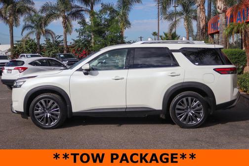 Pearl White Tricoat 2022 Nissan Pathfinder SL 2WD