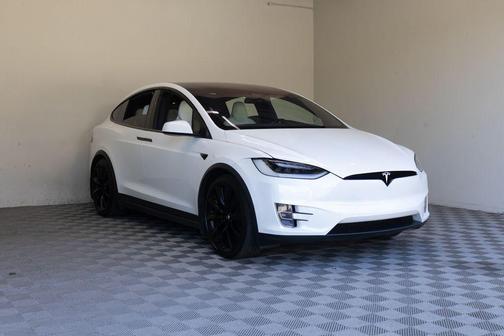 Pearl White Multi-Coat 2018 Tesla Model X 75D