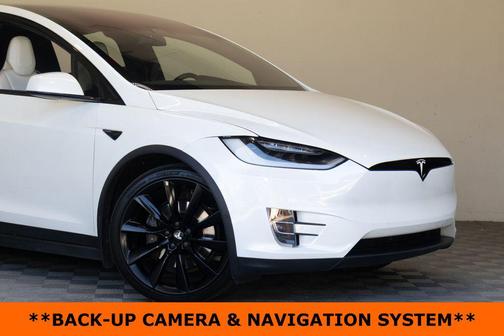 Pearl White Multi-Coat 2018 Tesla Model X 75D