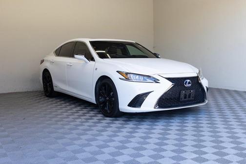 2022 Lexus ES 300h F SPORT
