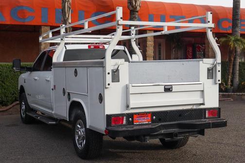 2022 RAM 3500 Big Horn Crew Cab 4x4 8' Box