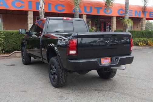 2017 RAM 2500 Laramie Crew Cab 4x4 6'4' Box