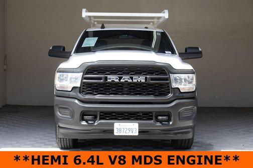 Bright White Clearcoat 2022 RAM 2500 Tradesman Crew Cab 4x2 8' Box