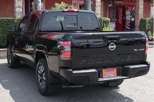 2024 Nissan Frontier SL