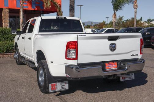 2023 RAM 3500 Tradesman Crew Cab 4x4 8' Box