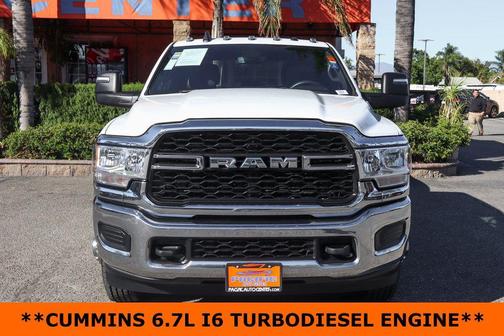 2023 RAM 3500 Tradesman Crew Cab 4x4 8' Box