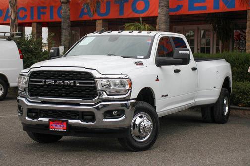 Bright White Clearcoat 2023 RAM 3500 Big Horn Crew Cab 4x4 8' Box