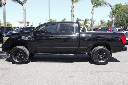 Super Black 2021 Nissan Titan XD S
