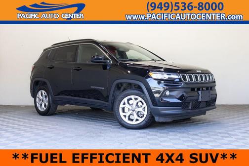 Diamond Black Crystal Pearlcoat 2025 Jeep Compass Latitude