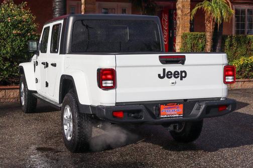 2022 Jeep Gladiator Sport S