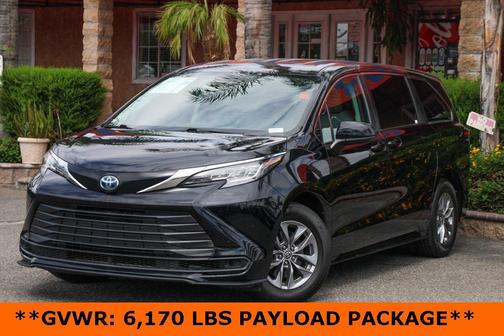 2022 Toyota Sienna LE
