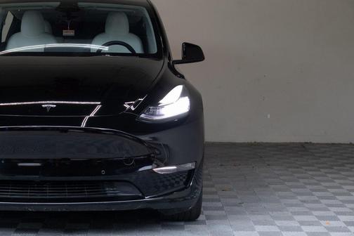 2022 Tesla Model Y Long Range Dual Motor All-Wheel Drive