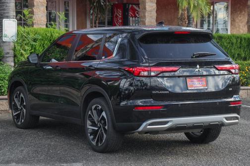 2022 Mitsubishi Outlander SE