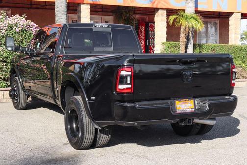 2020 RAM 3500 Laramie Crew Cab 4x4 8' Box