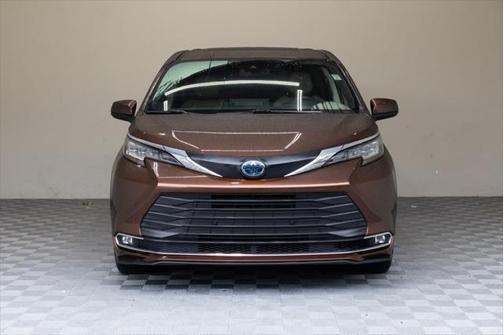 2021 Toyota Sienna XLE 8 Passenger