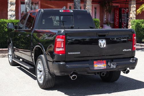 Diamond Black Crystal Pearlcoat 2021 RAM 1500 Laramie