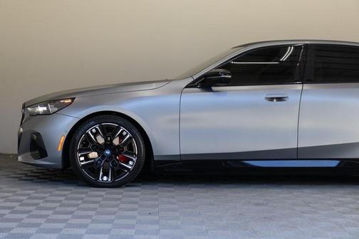 2024 BMW i5 M60