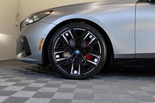 2024 BMW i5 M60