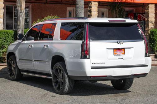 2020 Cadillac Escalade ESV Luxury