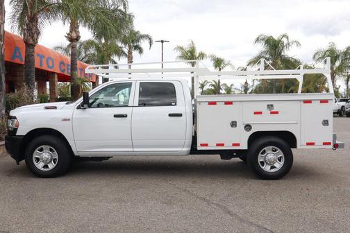 Bright White Clearcoat 2022 RAM 2500 Tradesman Crew Cab 4x2 8' Box