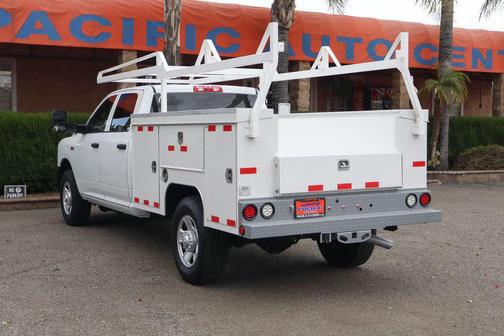 Bright White Clearcoat 2022 RAM 2500 Tradesman Crew Cab 4x2 8' Box
