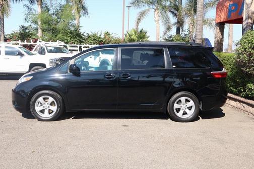 2017 Toyota Sienna LE