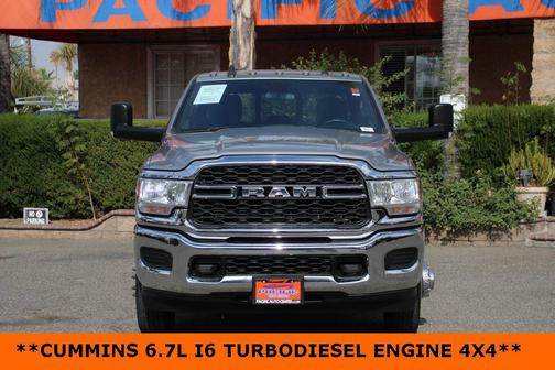 2022 RAM 3500 Tradesman Crew Cab 4x4 8' Box
