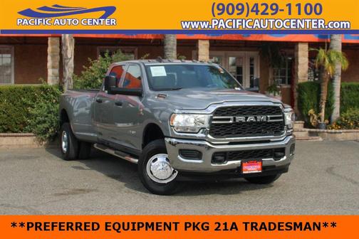 2022 RAM 3500 Tradesman Crew Cab 4x4 8' Box