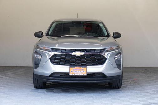 Sterling Gray Metallic 2024 Chevrolet Trax LS