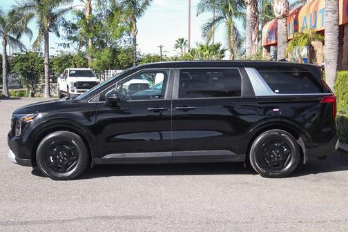 2025 Kia Carnival LXS