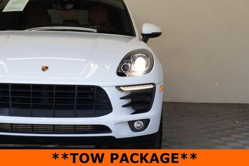 Carrara White Metallic 2018 Porsche Macan Macan Sport Edition
