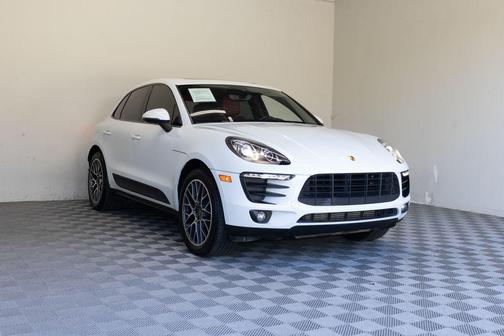 Carrara White Metallic 2018 Porsche Macan Macan Sport Edition