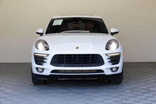 Carrara White Metallic 2018 Porsche Macan Macan Sport Edition