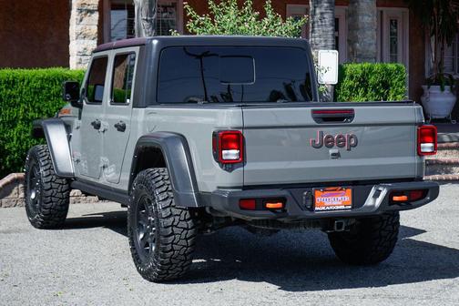 Sting-Gray Clearcoat 2021 Jeep Gladiator Mojave 4x4